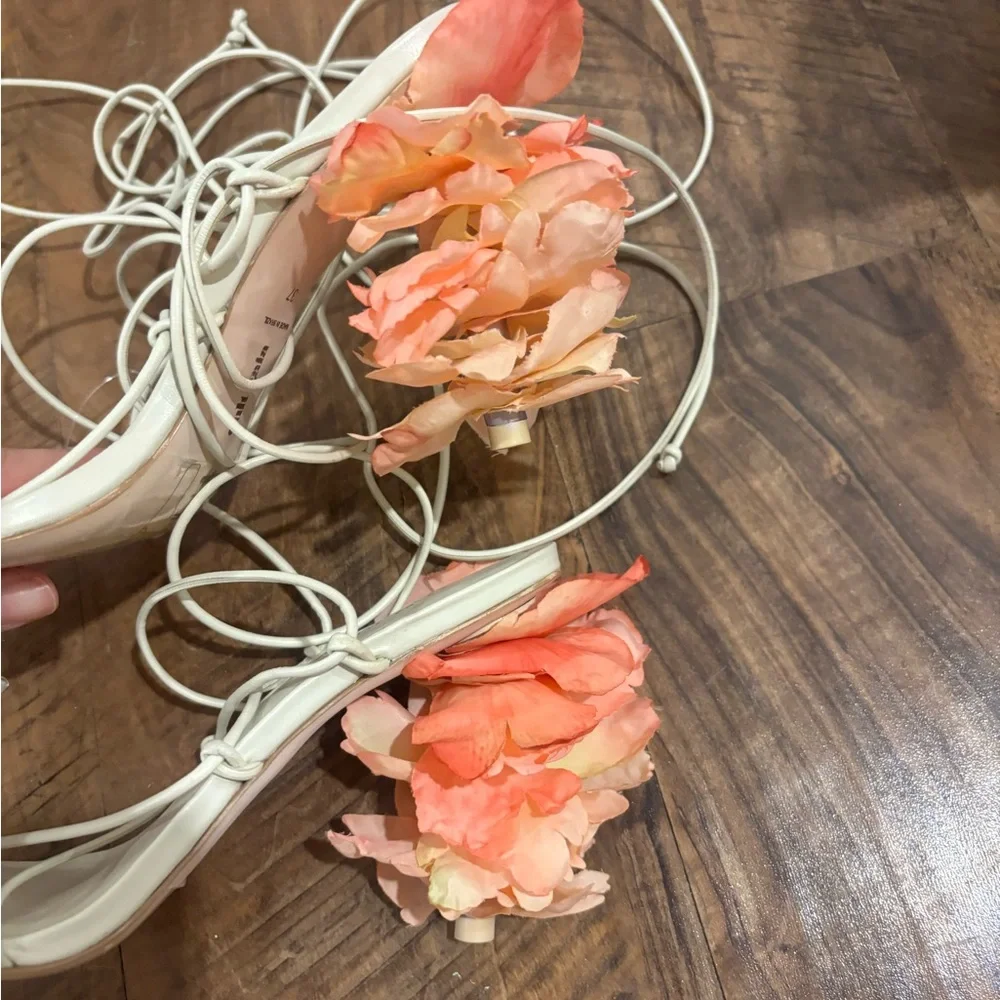 Cult Gaia Effie flower heels - Picture 4 of 4